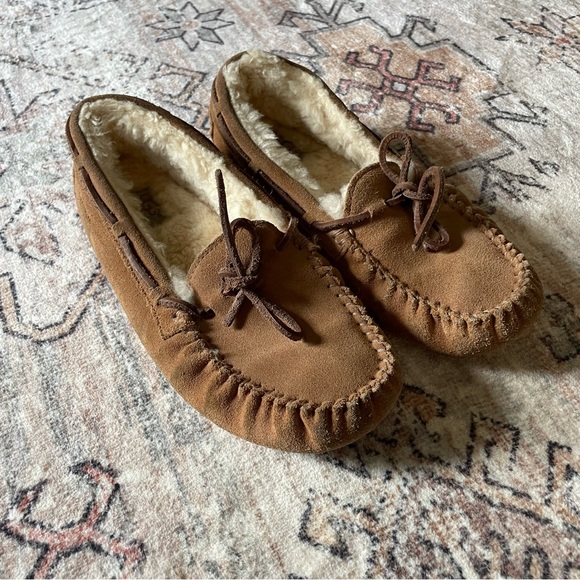 UGG Dakota Leather Moccasin Slippers in Chestnut Women’s Size 6 GUC - Picture 9 of 11
